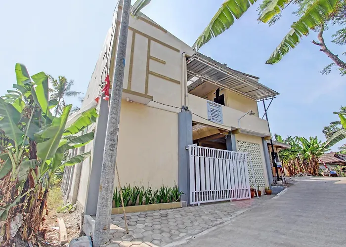 Oyo Life 93034 Ayri Home