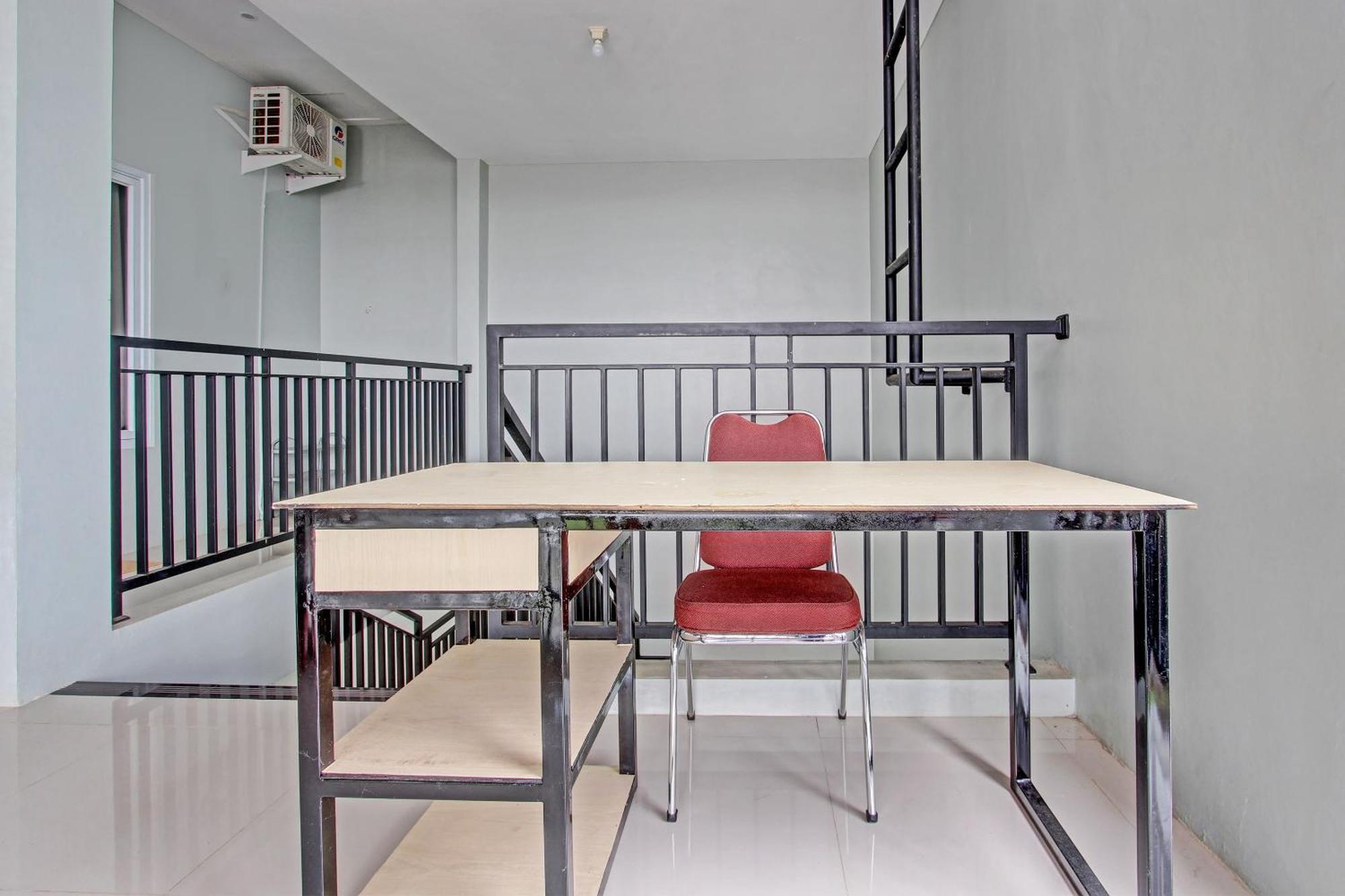 Oyo Life 93034 Ayri Hotel Salatiga